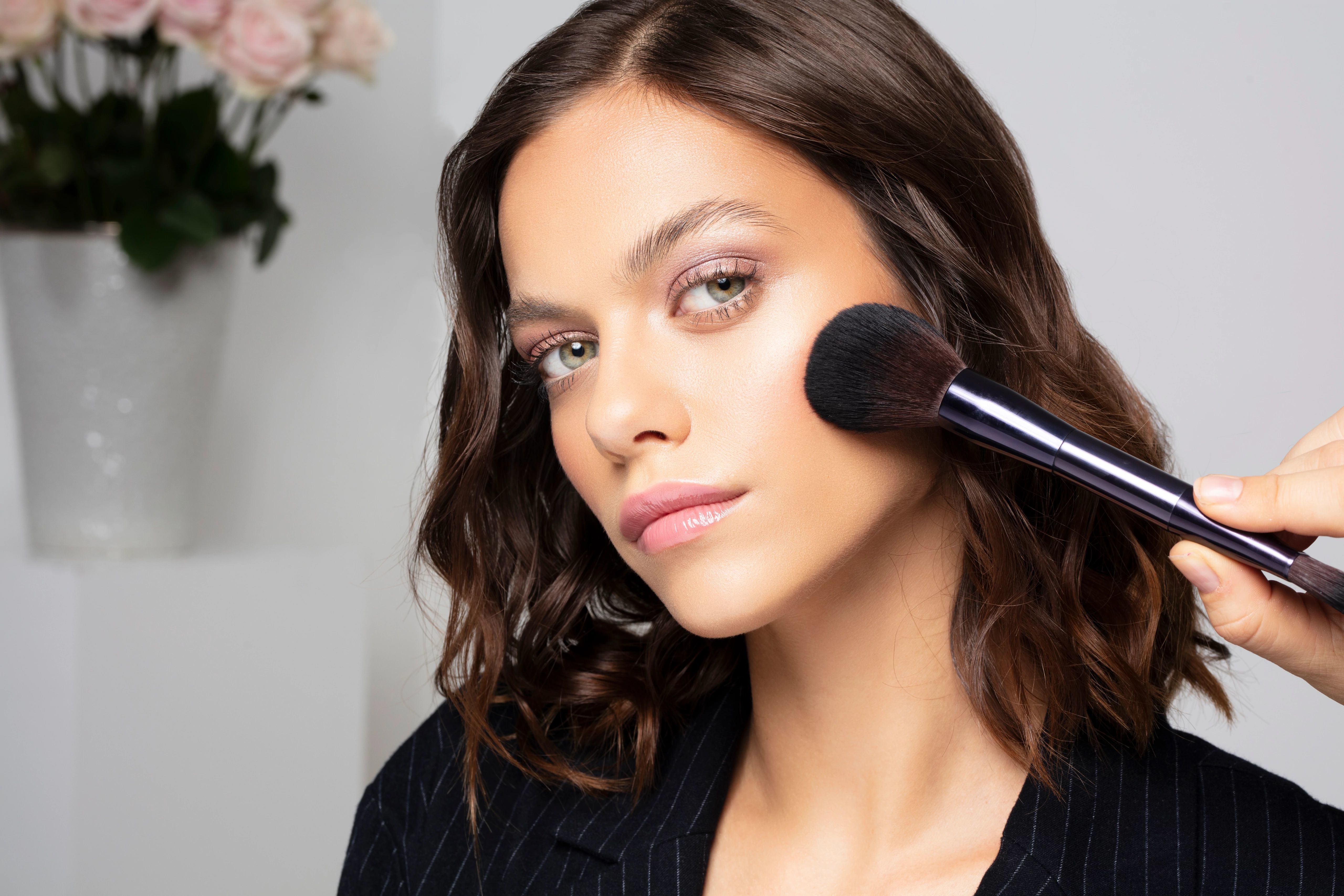 Create a Natural and Minimalist Make-Up Look in 4 Steps